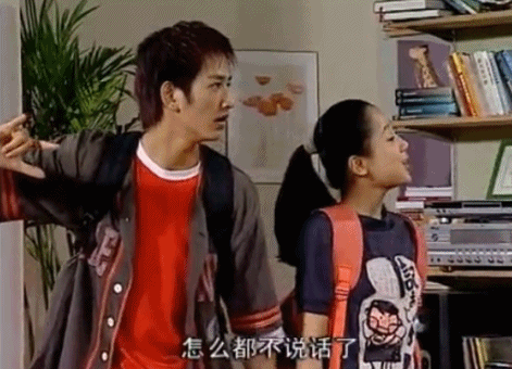  『突突突突突突突突突』杨紫机场秀走红！从“长残童星”到实力小花，硬核操作不止一次！