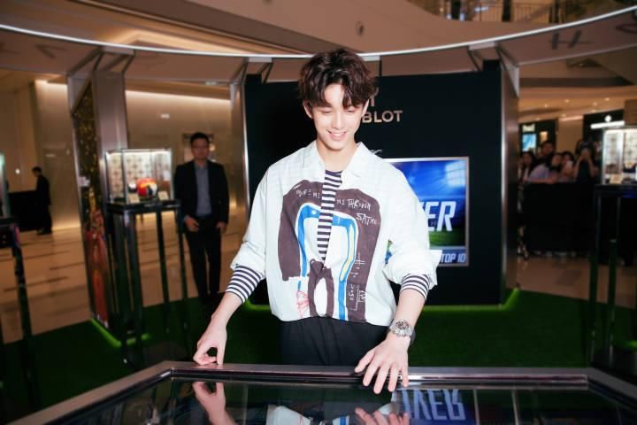 看吴磊这枚小鲜肉的穿搭，我也想要这么穿，同意的举手