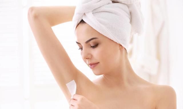  刀片割伤■爱美的女士如何剔除腋毛（五种方法，超详细）