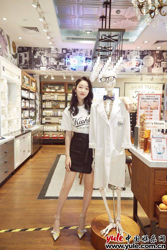 蒋梦婕＂蜜桃肌＂柔嫩惊艳 现场分享护肤心得反响好