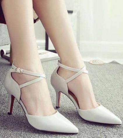 尖头高跟鞋出现之际，它是优雅的气质赢得人心高傲