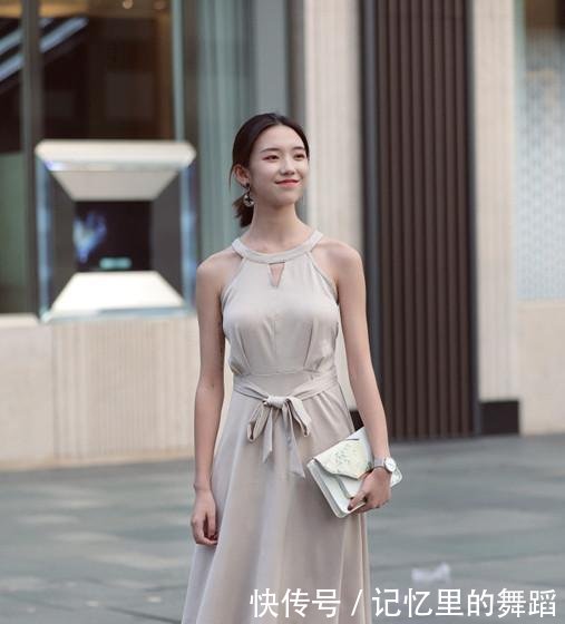 街拍热潮单品网状丝袜，美女穿上兼备性感和运动风