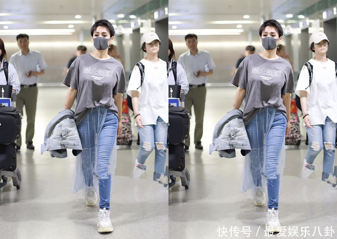 46岁宁静走猫步！穿牛仔裤套纱裙超时髦，网友：“禁止喧哗”亮瞎