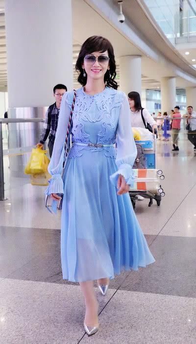 赵雅芝再现胸下全是腿，肤白貌美大长腿，网友:我要娶她!