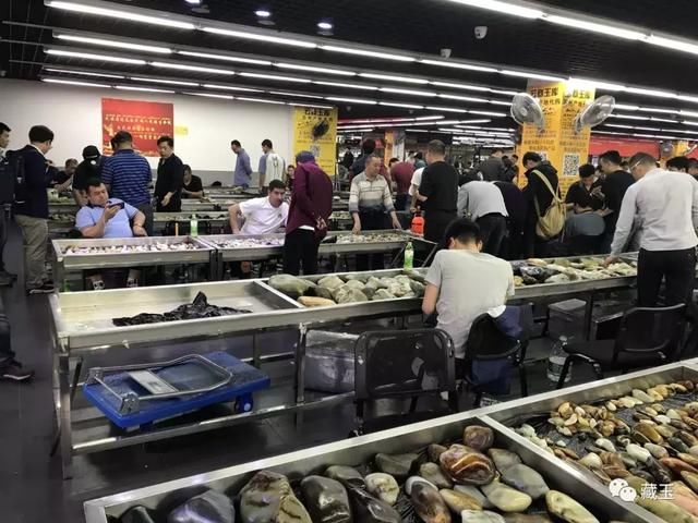买一送一的和田玉，100块钱的籽料你要吗？