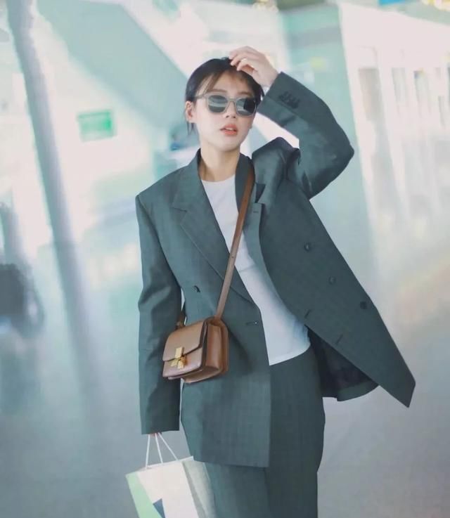  「气质」是时候穿“西装+T恤”了,让你时髦一整个春天,又美又有气质!
