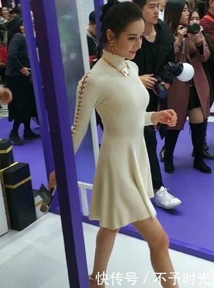 当江疏影和热巴同穿白色连衣裙, 网友: 骨感美与丰满美的差距