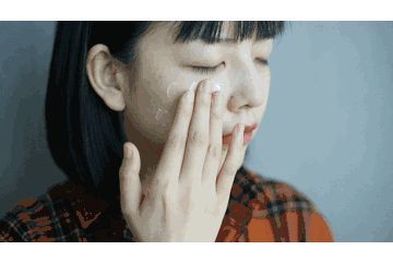 「道破」护肤时,“精华液”为啥不能直接擦脸上“北大医生”道破真相