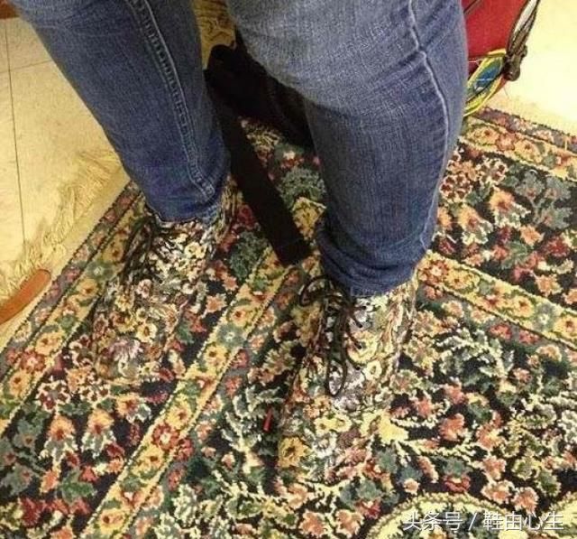 街拍看不懂的设计,这样还真有人敢穿