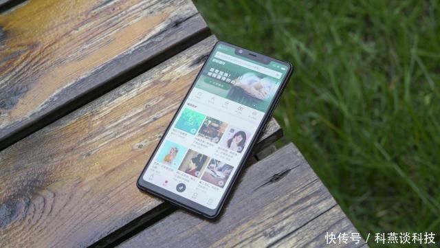 抢到小米8SE网友发微博:开心到手都在抖!你抢