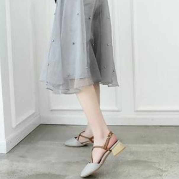 穿上一款漂亮的高跟凉鞋，让你美丽一整夏，时尚有气质