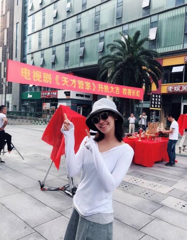 谁能给我解释一下，管韧姿这一身特简单，为啥这么美!