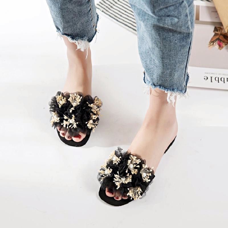 有一种拖鞋叫气质鞋，上脚比高跟鞋还优雅，三伏天穿最合适