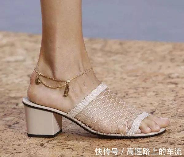 「走路」高跟鞋里放点这个不仅不累脚,比穿平底鞋轻松!