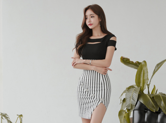 女神孙允珠，伦敦原色时尚波普条纹交衩裙