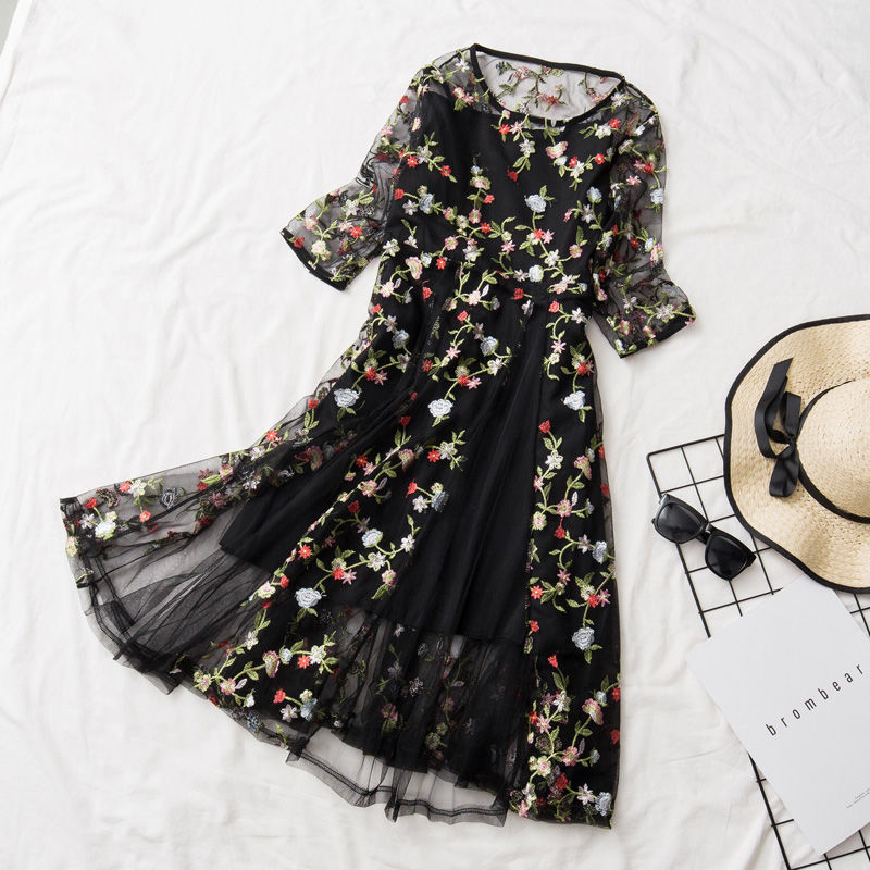 蕾丝的优雅永不过时，悠悠女人味挡不住，8090后女人穿，超美