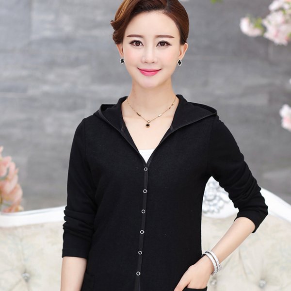 别再皮衣了，今年流行呢大衣+弹力靴，保暖显瘦，女人味满分