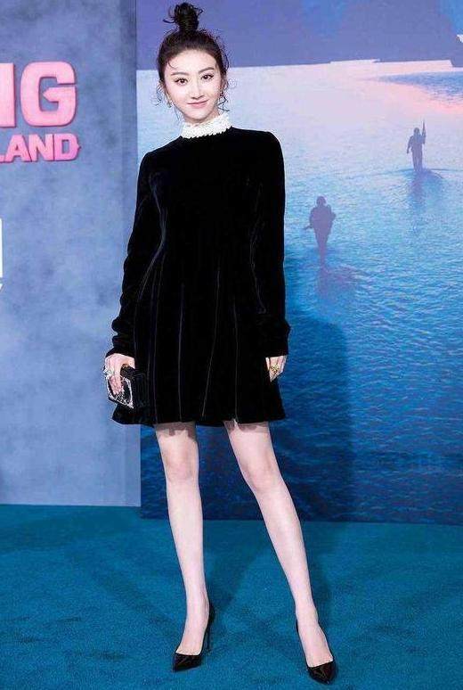 看了景甜的腿, 这半截丝袜是什么鬼, 网友: 张继科怎么受得了你