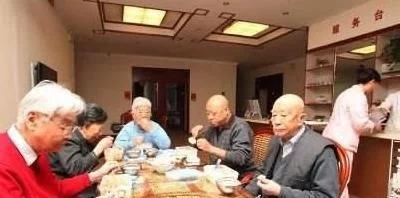 一种新式养老正兴起,不去敬老院,不和子女住,能在农村流行吗?