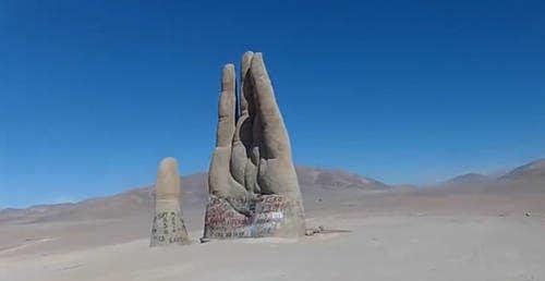 最荒凉的“五指山”雕塑，距今不到30年，被游客写满到此一游！