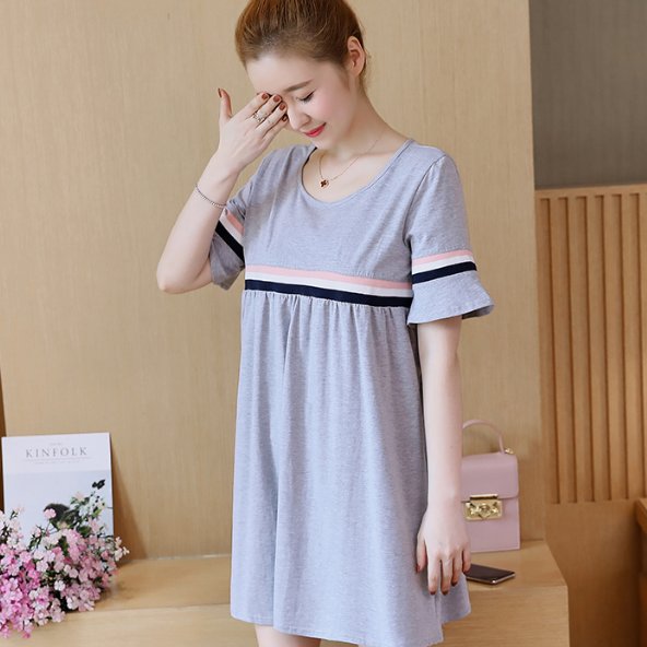 这么好看的连衣裙还是头一次见到，穿在身上闪闪发光