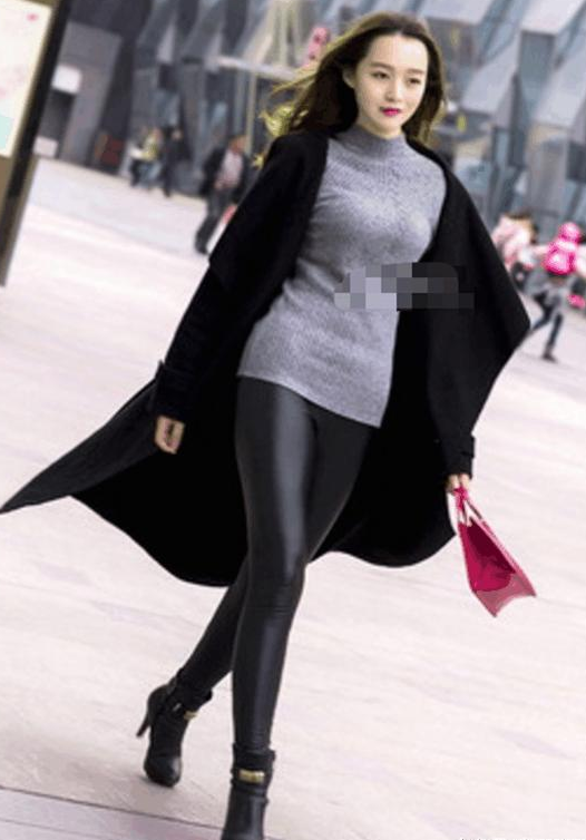 街拍: 图6的美女大秀蕾丝裙, 性感长腿藏不住 !