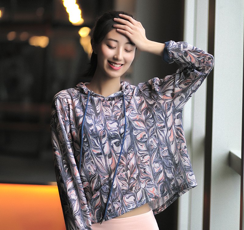 健身房的女人真敢穿,紧身的衣服勾出迷人的曲线美,太迷人了