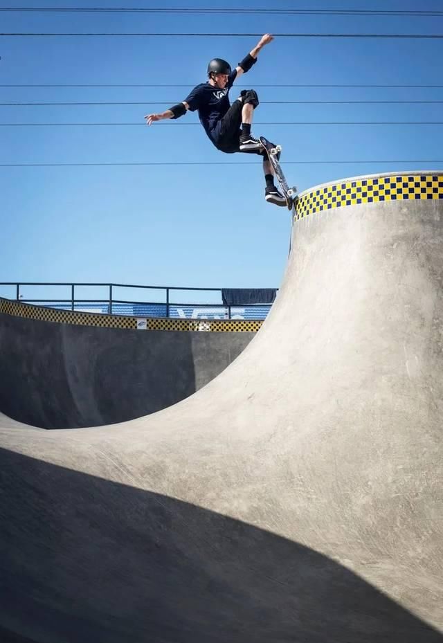  『穿搭指南』资讯丨泫雅示范 MLB 春日穿搭，可盐可甜，魅力难挡！
