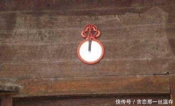  家门口放上：农村怪事，家门口上放只空白碗干啥用的？老农：这