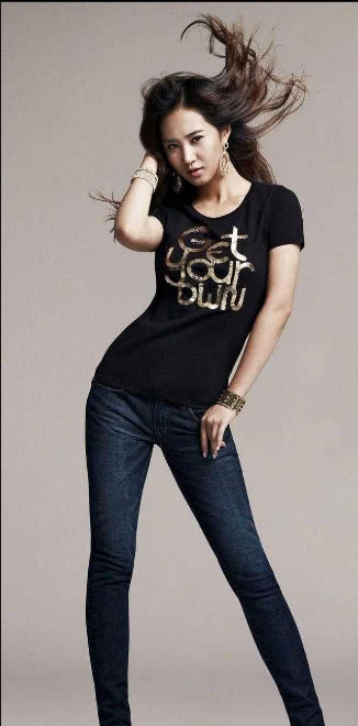 紧身裤享受紧致肌肤触感，知性优雅简约却不简单