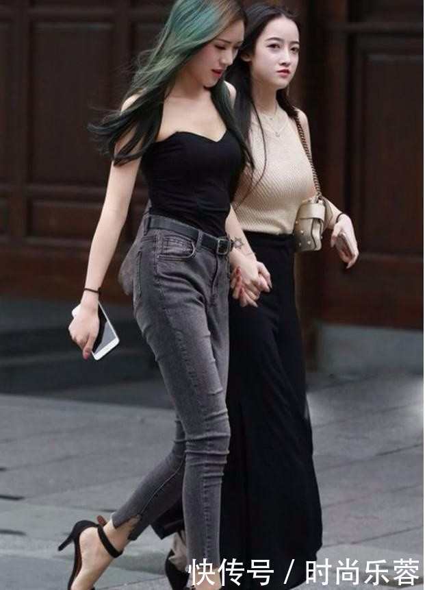 街拍：唯美细腻的女生时尚出街，网友：总想让人多看一眼