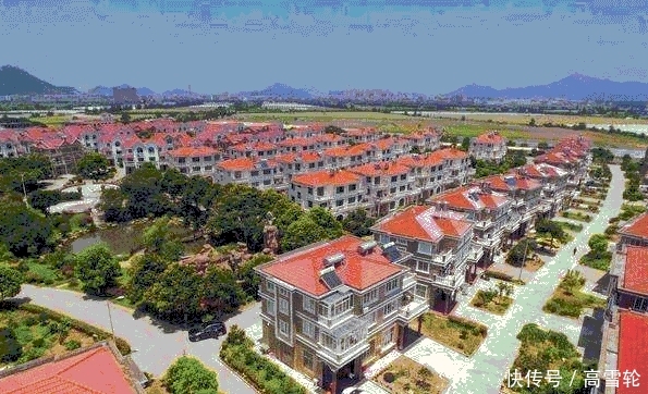 明年起村庄要合并成城镇了? 农民全部搬走吗? 不想搬会被强制吗?