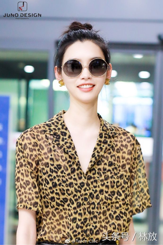 奚梦瑶穿豹纹参加维密面试,一不小心被李圣经欧尼同款穿搭秒成渣