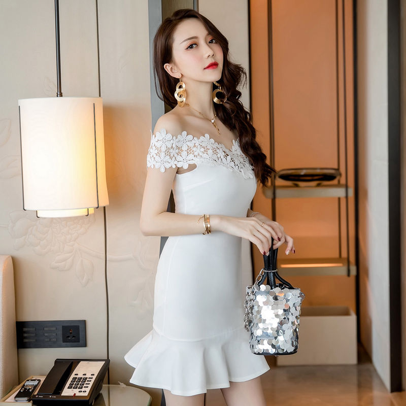 好身材别藏着，穿上紧身包臀裙，翘腿间的诱惑，办公室都要沸腾