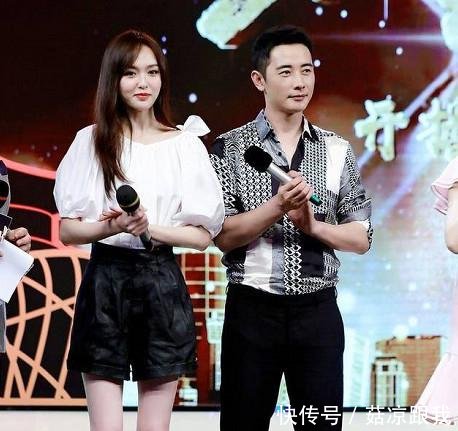 唐嫣罗晋同框，一对高颜值画面太养眼，不过罗晋神色有点不对劲！