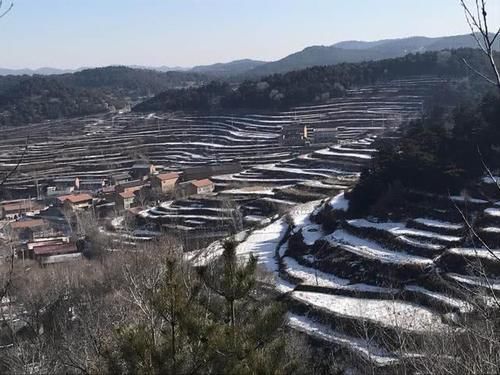  『出门』中国最“隐秘”村庄：藏在井底几千年，想出门得爬2000级台阶