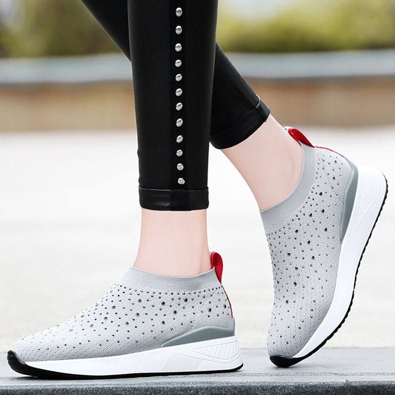 矮个子媳妇从不穿累脚的高跟鞋，只穿这种鞋子，一样洋气有女人味