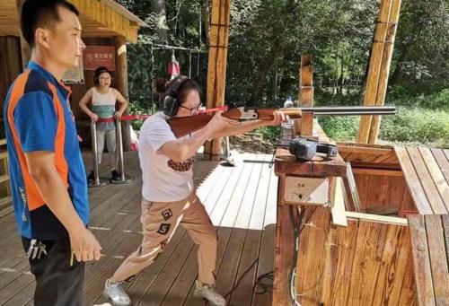 吉林唯一的国际狩猎场，游客能用真枪打猎，开一枪的价格太真实了