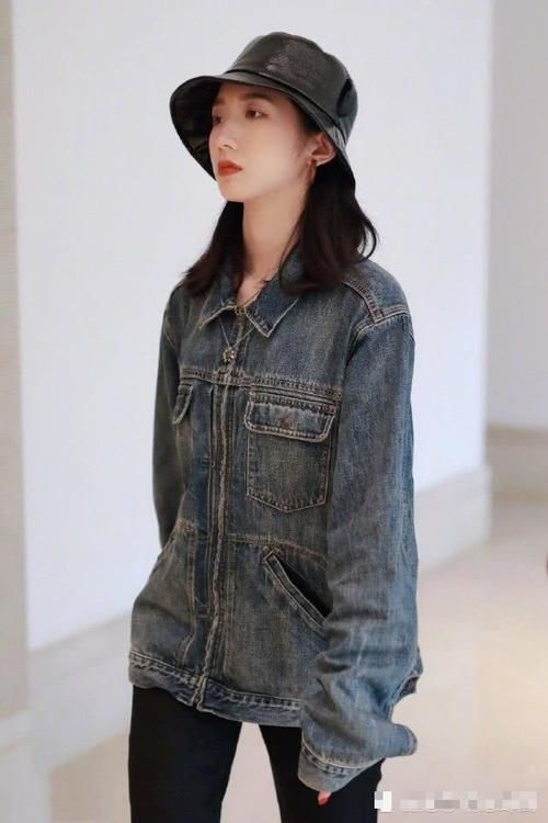 『穿搭』Lisa牛仔外套清爽甜美,杨幂牛仔外套模特身材,赵丽颖可爱温柔