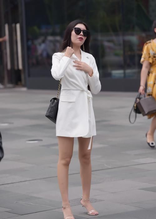  时尚女生|穿搭总要任性一些，才能收获不一样的时尚造型