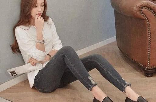 时尚穿搭：修身牛仔裤的魅力，每个女人都很难拒绝