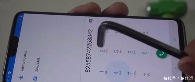 老外用工具对一加手机6的屏幕轮番摧残 还能正