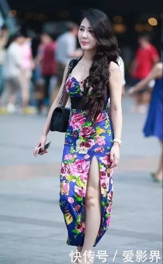  流露出|路人街拍：气质脱俗的穿搭，让你流露出知性迷人的一面