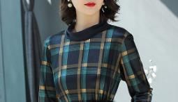 我51岁了，今秋特爱穿这款高贵秋裙，时髦又不失高贵，当真美