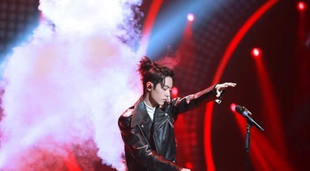 #皮衣#183cm肖战和185cm李现,同样搭配皮衣,腿长就是任性!