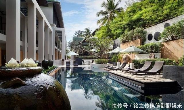 在泰国旅游,厕所里的软管做什么用的?服务员的回答让女游客脸红