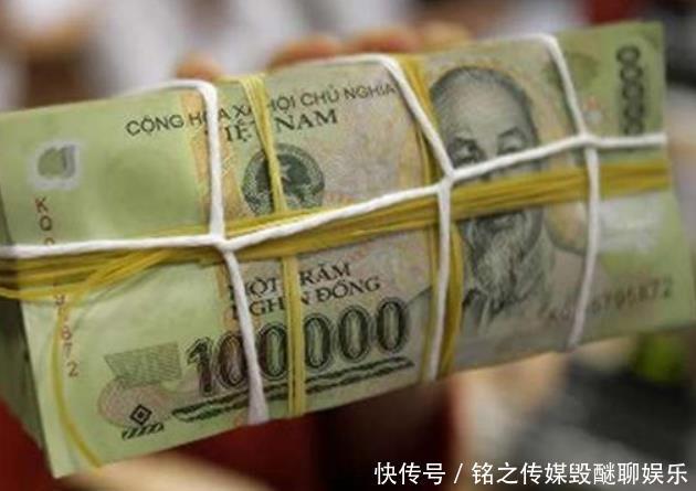 游客去越南旅游,看到街头摆放大量人民币,为什么不能轻易靠近?
