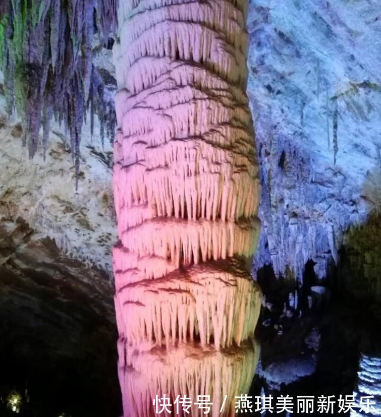 福建一个罕见的岛屿，整座岛由140根石柱组成，人造还是自然形成