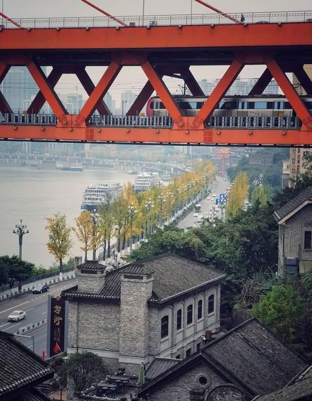 重庆一网红景点暂停接待，游客调侃：是时候让“新人”崭露头角了