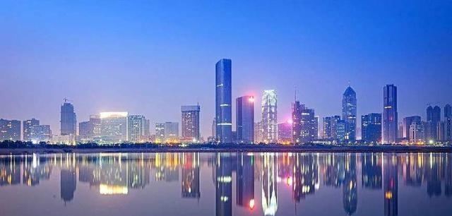 江西11地市GDP排行榜：南昌5000亿，赣州2500亿，九江2407亿